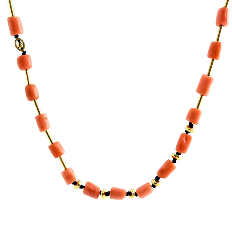 Orange Coral - коралов наниз със позлатени сребърни елементи. 